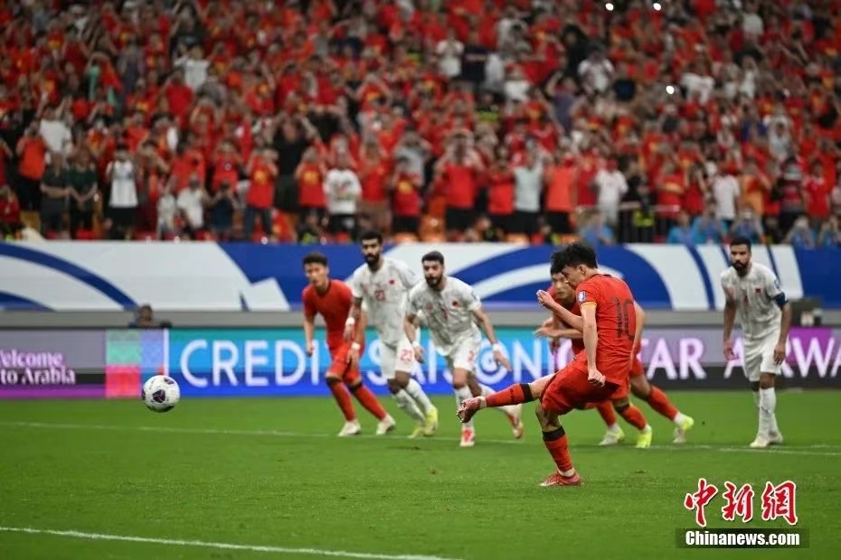 国足东亚杯两连败 02负日本队创历史最差战绩