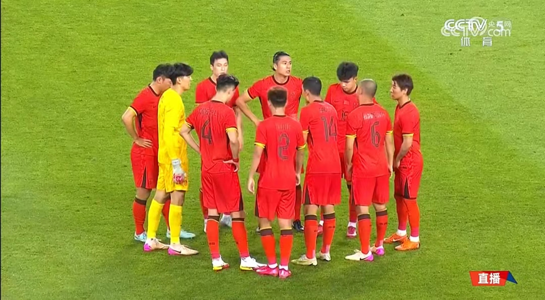 国足东亚杯两连败 02负日本队创历史最差战绩