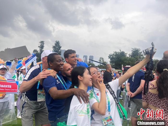 成都大运会公园文化活动启动 非遗川剧与现代潮