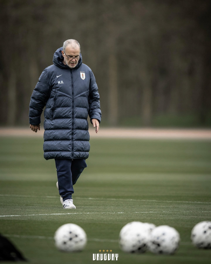 乌拉圭国家队科尔尼备战英格兰友谊赛 托雷拉缺