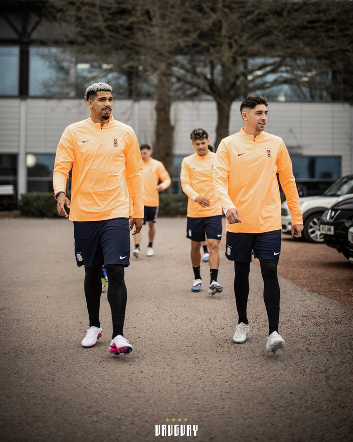 乌拉圭国家队科尔尼备战英格兰友谊赛 托雷拉缺