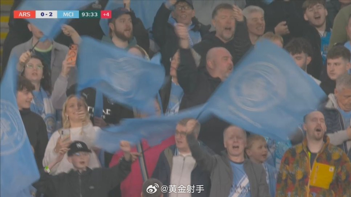 曼城球迷提前刻字引争议 比赛未结束字迹已定