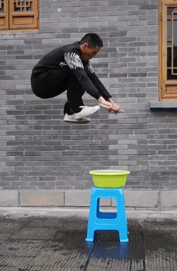 武术少年张成强挑战蜻蜓点水引热议