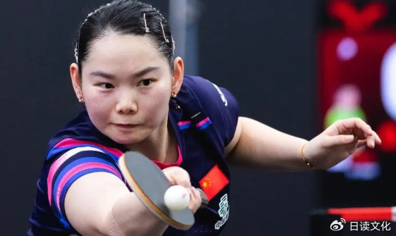 何卓佳逆转晋级WTT新加坡大满贯女单32强