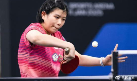 何卓佳逆转晋级WTT新加坡大满贯女单32强
