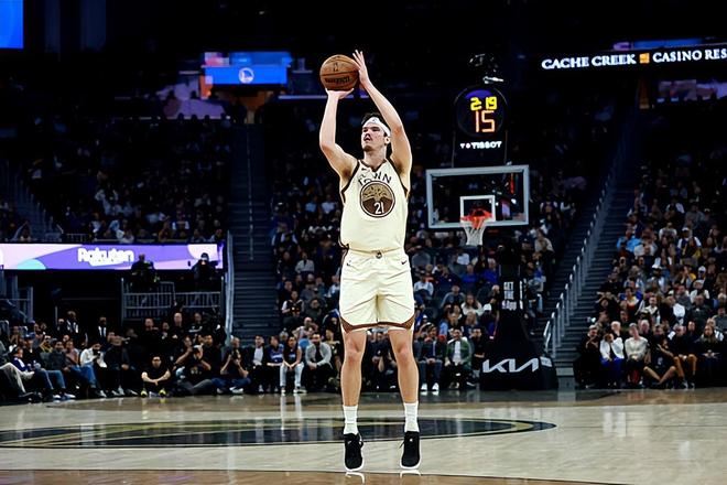 爵士险胜勇士波斯特低迷致球队战绩下滑