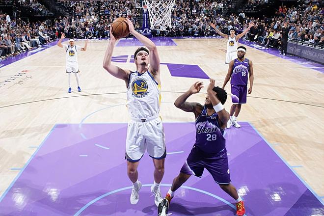 爵士险胜勇士波斯特低迷致球队战绩下滑