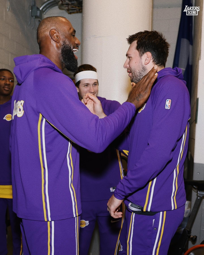 詹姆斯里夫斯东契奇联袂出战 球队净胜19.2分创佳