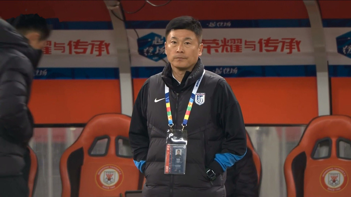 大连英博客场力克山东泰山 斯坦丘毛伟杰闪耀全